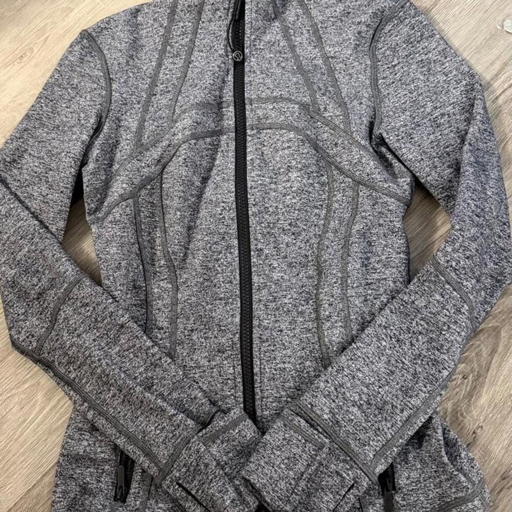 Lululemon define jacket size 4
